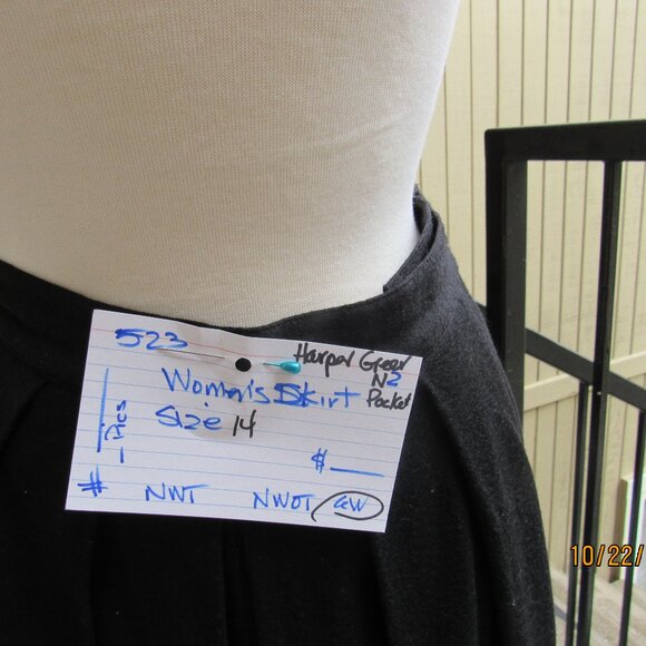 #523 WOMEN'S 100% WOOL BLACK SHORT BY HARPER GREER (SIZE 14) - Picture 2 of 3